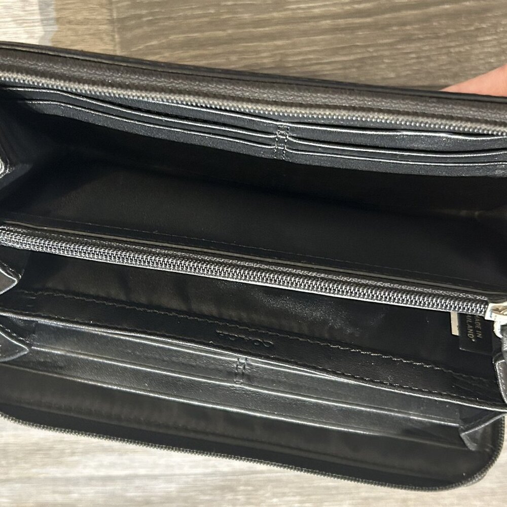 Coach Black Embossed Leather Coach Accordion Zip Around Wallet Logo 8 x 4 CE551 - Picture 7 of 16